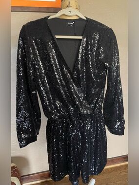 Hancy Retro Black Sequin Romper Long Sleeve VNeck Medium PTP 19”